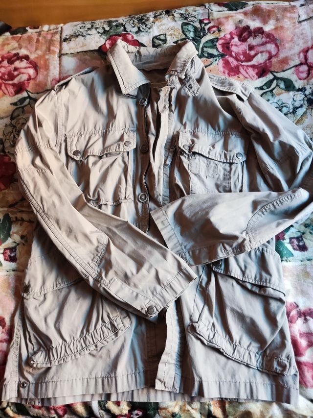 Safari beig impecable.