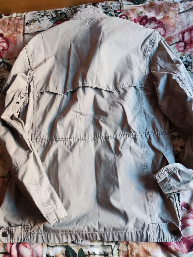 Safari beig impecable.