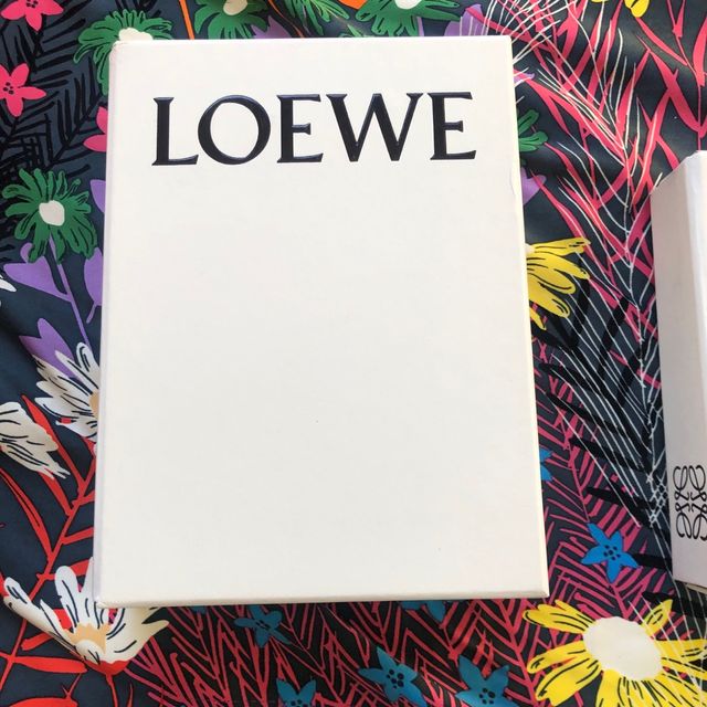 Caja Loewe mediano 1