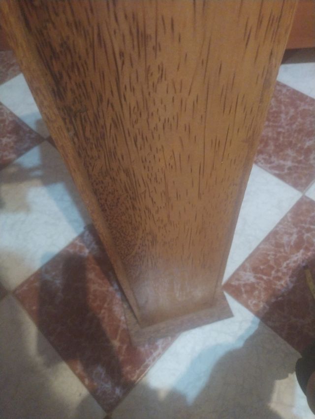 Columna cd en madera