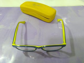 montura de gafas en azul amarillo Ray ban infantil