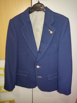se vende traje niño en JAEN..