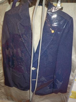 se vende traje niño en JAEN..