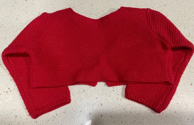 Rebeca roja Neck and Neck