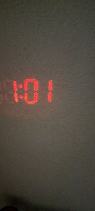 Radio reloj con despertador y proyector Elco