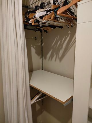 Balda y barra perchero para interior de armario