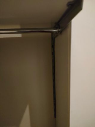 Balda y barra perchero para interior de armario