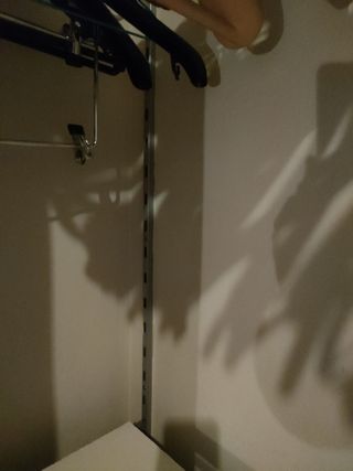 Balda y barra perchero para interior de armario