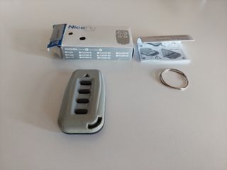 Mando de garaje marca Nice modelo Fly