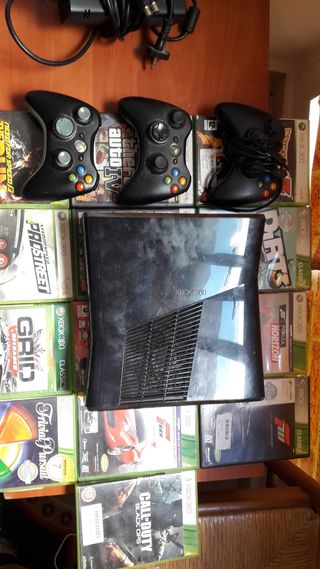Xbox 360+3Mandos+14juegos