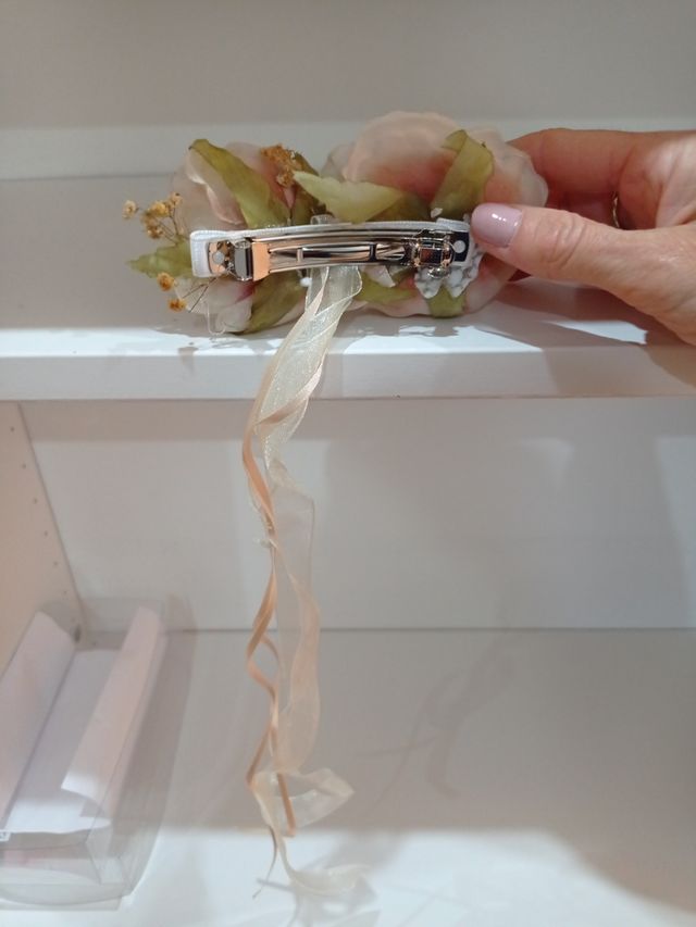 Tocado comunión flores