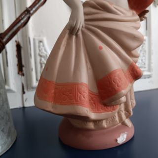 Figura cerámica niña con cántaro