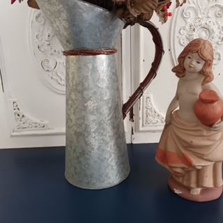 Figura cerámica niña con cántaro