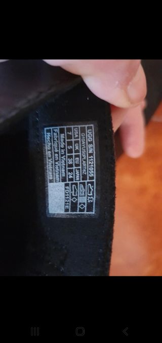 ugg in pelle