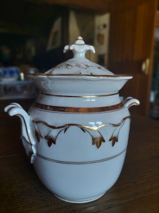 Porcelana blanca y oro. Bomboneras francesas.