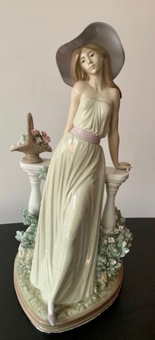 Figura original de Lladró Mujer Reflexiva