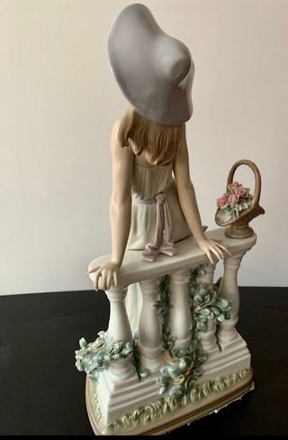 Figura original de Lladró Mujer Reflexiva