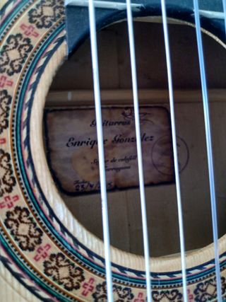 Guitarra flamenca ojo de pájaro amplificada