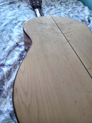 Guitarra flamenca ojo de pájaro amplificada