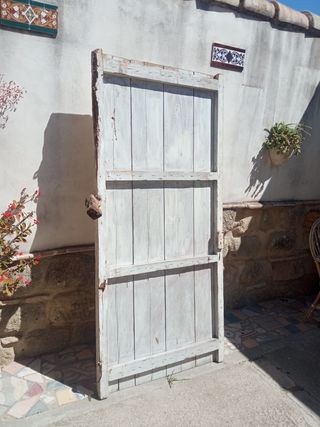 Puerta antigua ideal para decoración