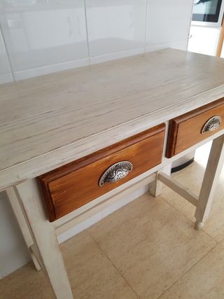 ¡Rebajada! Mesa pino decapada en blanco