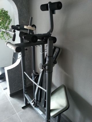 Equipo completo de gimnasio en casa plegable.