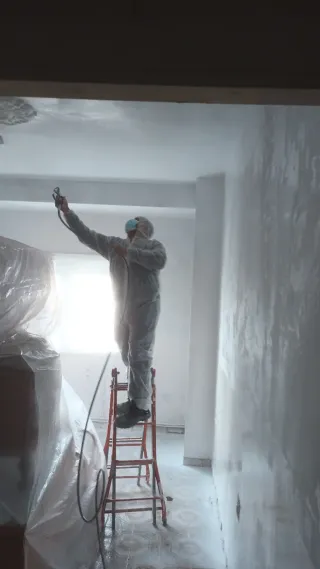 se hace reforma cerrajería fontanería puertas