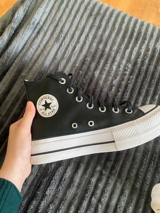 Converse piel negras talla 36.