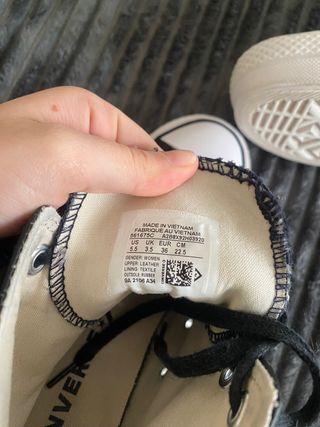 Converse piel negras talla 36.