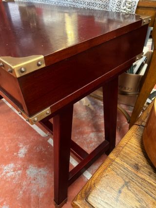 ANTIGUO ESCRITORIO DE BARCO CON 2 CAJONES