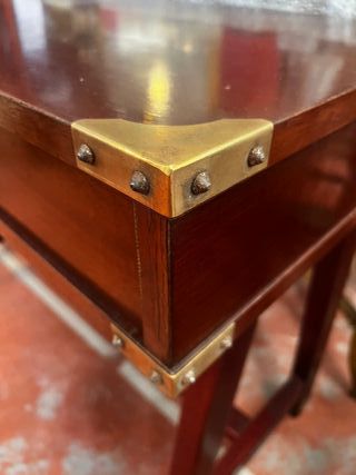 ANTIGUO ESCRITORIO DE BARCO CON 2 CAJONES