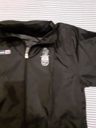 Chubasquero. Talla 16.