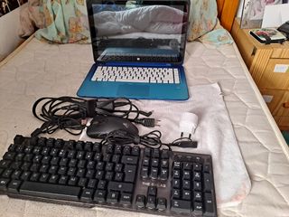 Vendo portatil HP azul para ofimática + accesorios