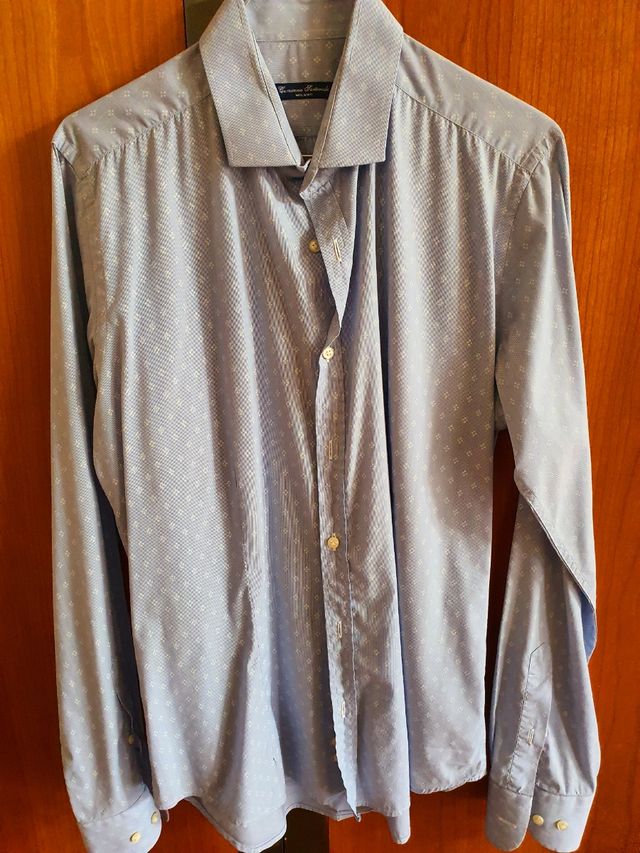 Camicia azzurra con piccola fantasia