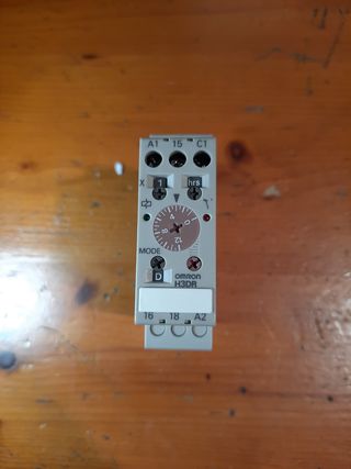 Temporizador DIN Omron H3DR-P timer