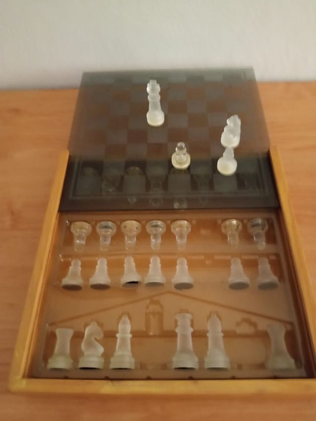 Juego de ajedrez de cristal