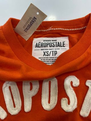 Camiseta Aeropostale con etiqueta