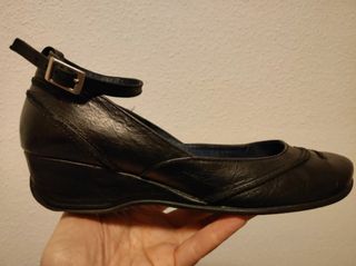 Zapatos negros de piel con pulsera
