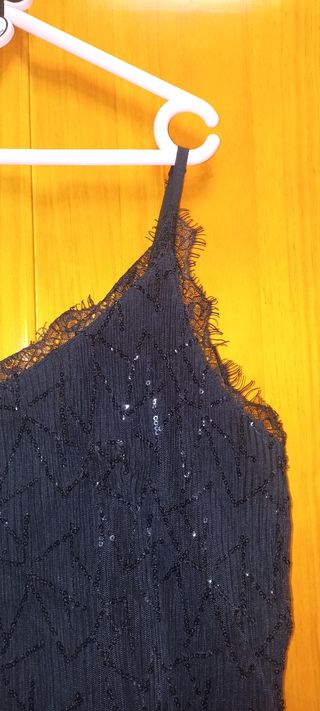 Blusa negra brillante 