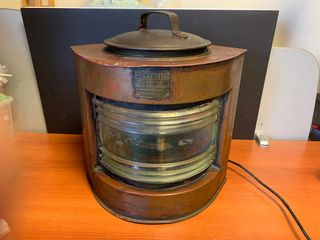 Gran foco antiguo de barco