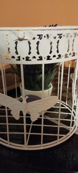 vendo jaulas con macetas y plantas artificiales