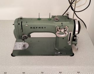 REFREY 427, serie 430. Maquina de Coser