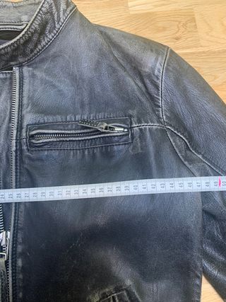 Cazadora Biker de cuero Marca Diesel.