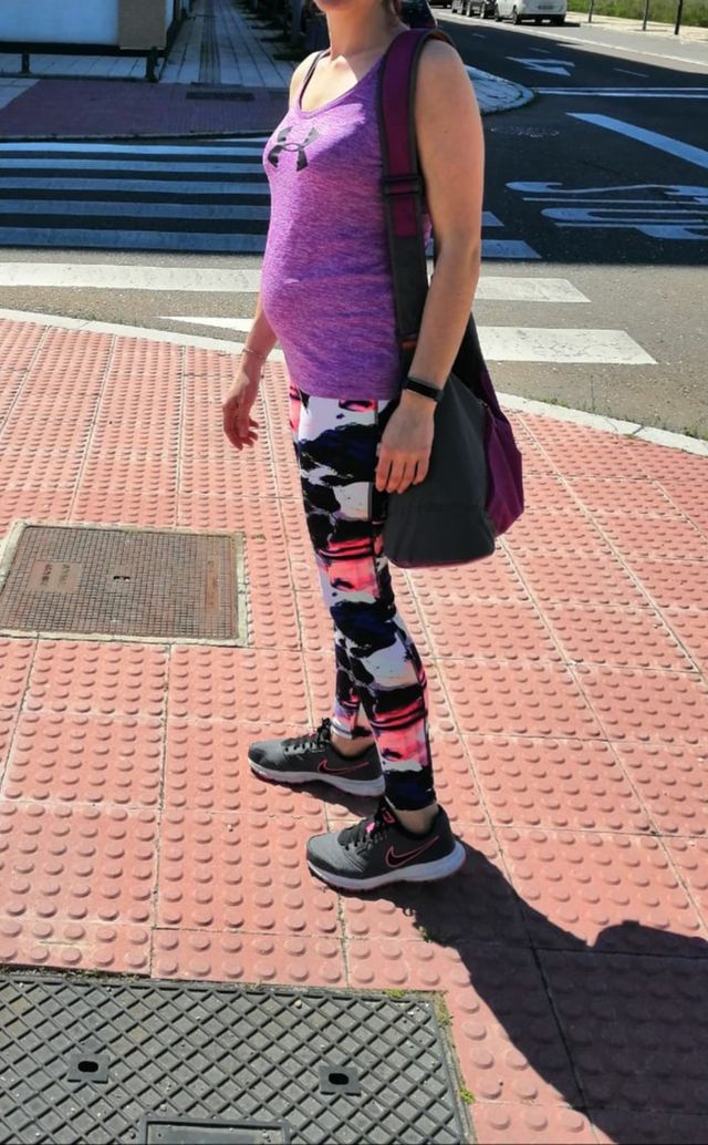 lote malla de deporte y camiseta premama.