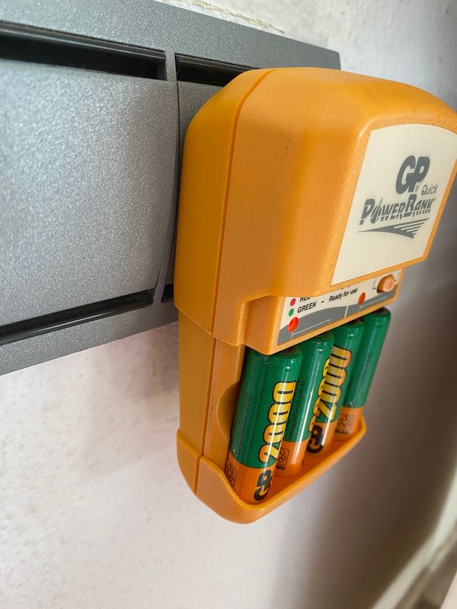 Cargador Rápido+Pilas RecargablesAA/AAA Power Bank