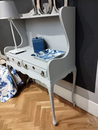 Mesita francesa decapada en gris