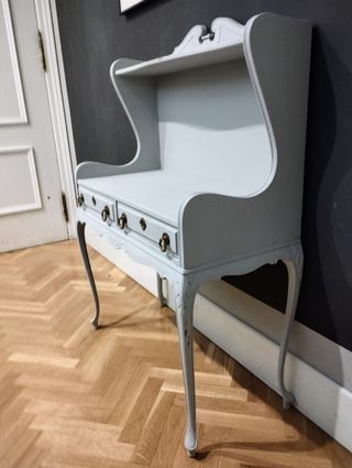 Mesita francesa decapada en gris