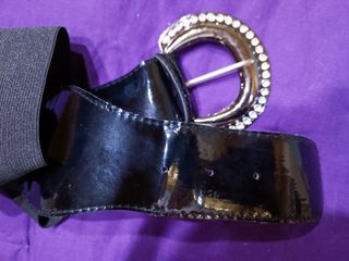 Cinturones piel. Mujer.Colores alegres y negros