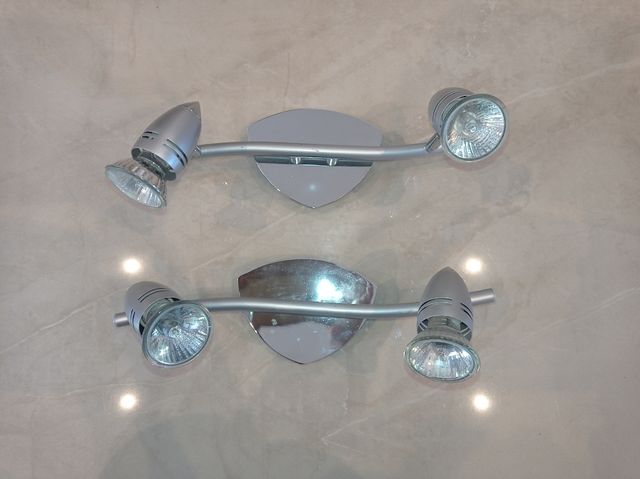 2  apliques orientables con bombillas