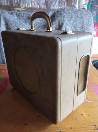 tocadiscos portátil de los años 60s